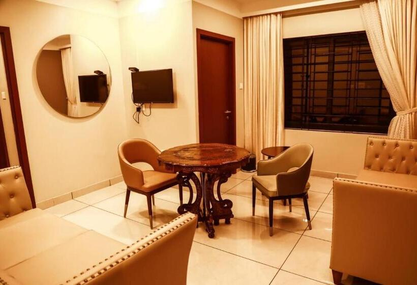 行政套房, New York Square