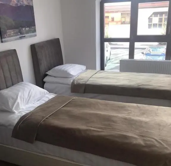 اتاق اکونومی, Sulu Hostel