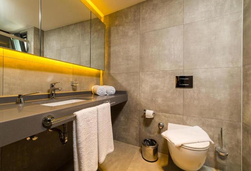 Suite Junior, Zsuites