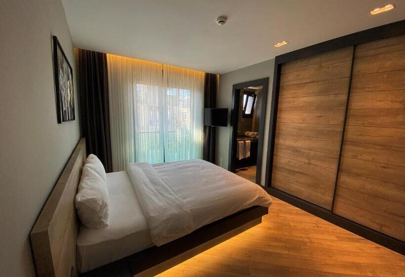 Suite Familiare, Zsuites