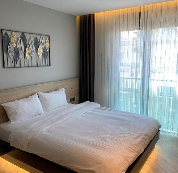 Suite Familiare, Zsuites