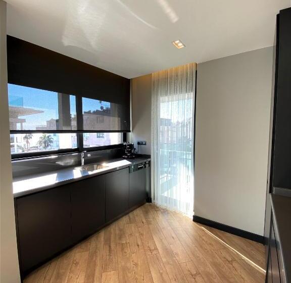 Suite Familiare, Zsuites