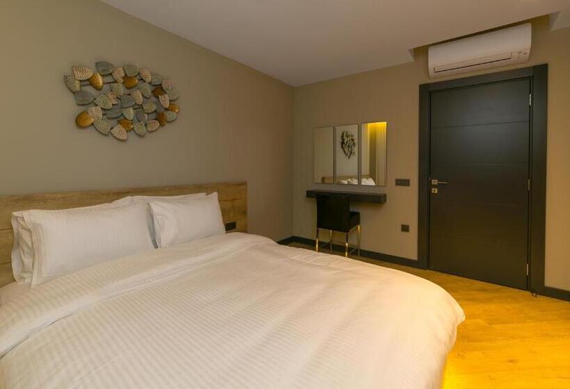 Suite Familiare, Zsuites