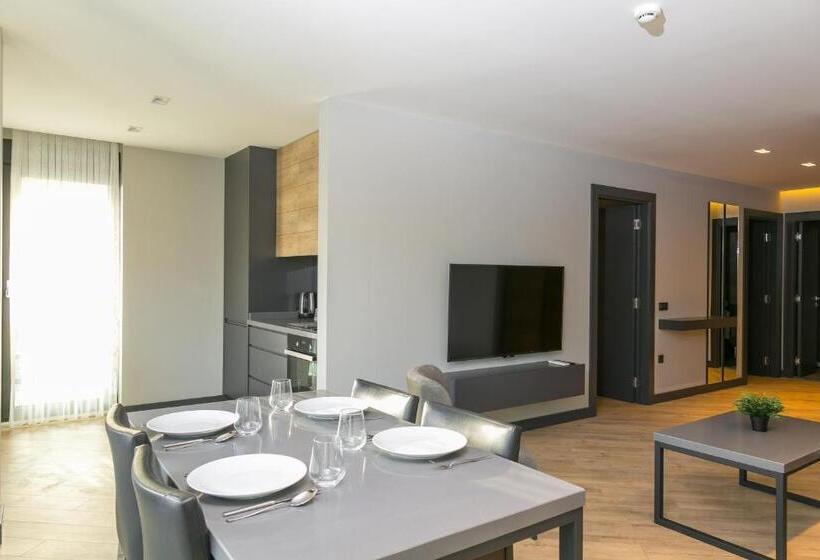 Suite Familiare, Zsuites