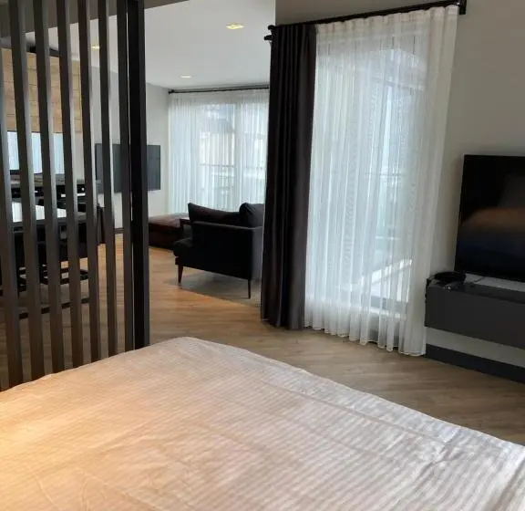 Suite with Terrace, Zsuites