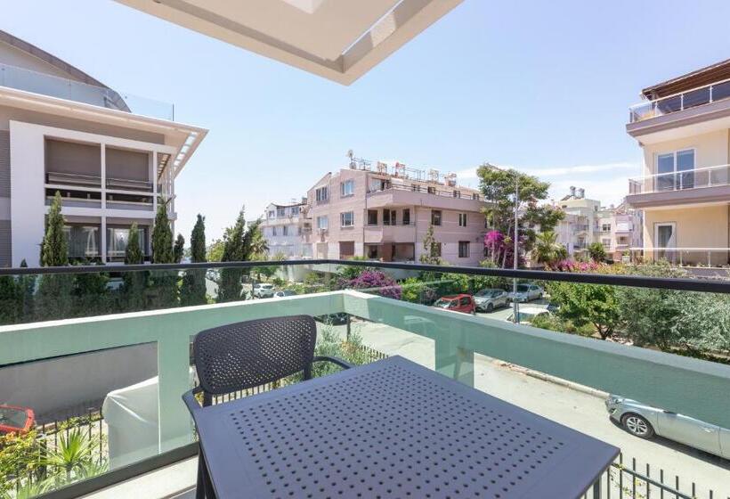 Suite Familiare, Zsuites