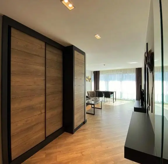 سوییت خانوادگی, Zsuites