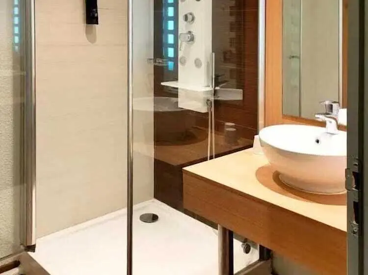 スタンダード４人部屋, B&b Hotel Cambrai