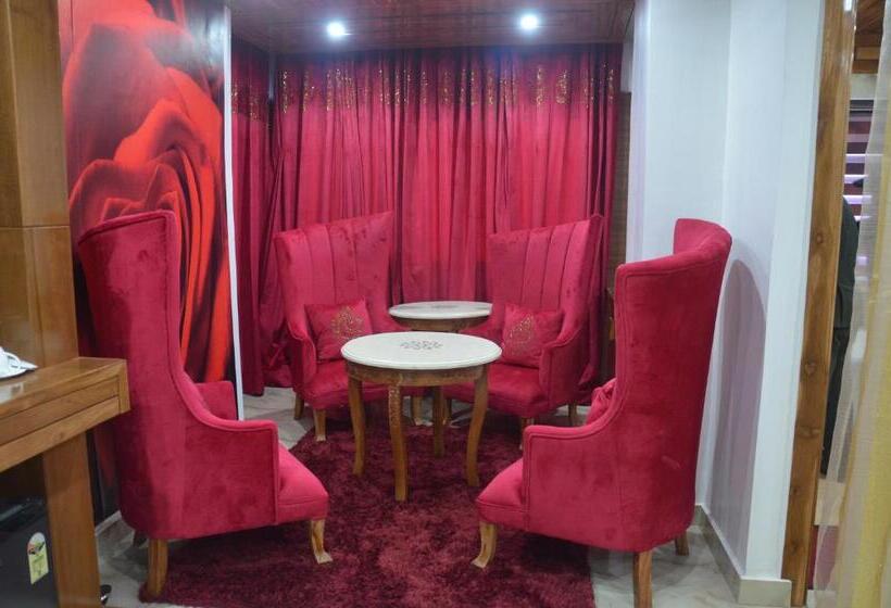 سوئیت با وان آب گرم, Sahebs Castle Mcleodganj