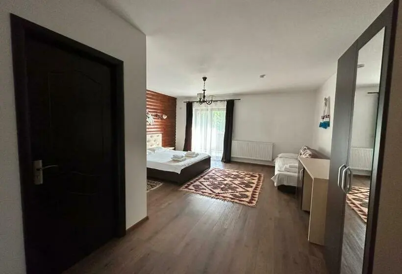 اتاق استاندارد سه نفره, Casa Maramureșană
