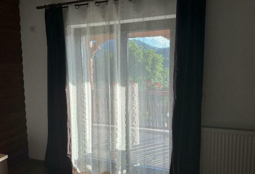 اتاق استاندارد سه نفره, Casa Maramureșană