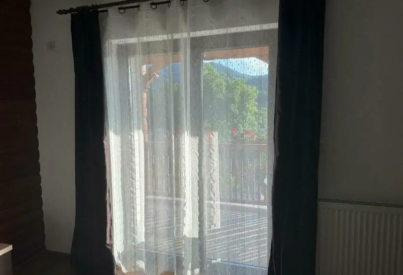 اتاق استاندارد سه نفره, Casa Maramureșană