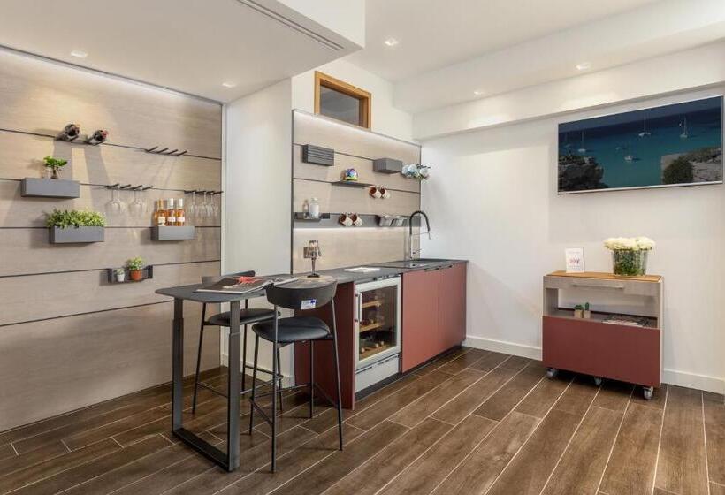 디럭스 스위트, Qui Vicino Boutique Rooms And Suites