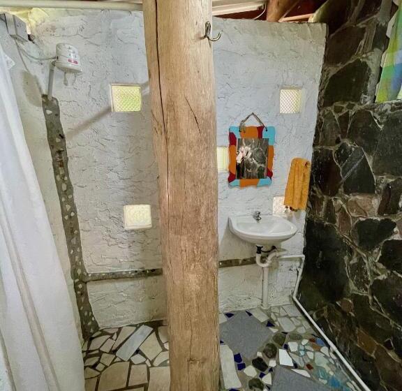 اتاق خانوادگی, Cocoa Cottage