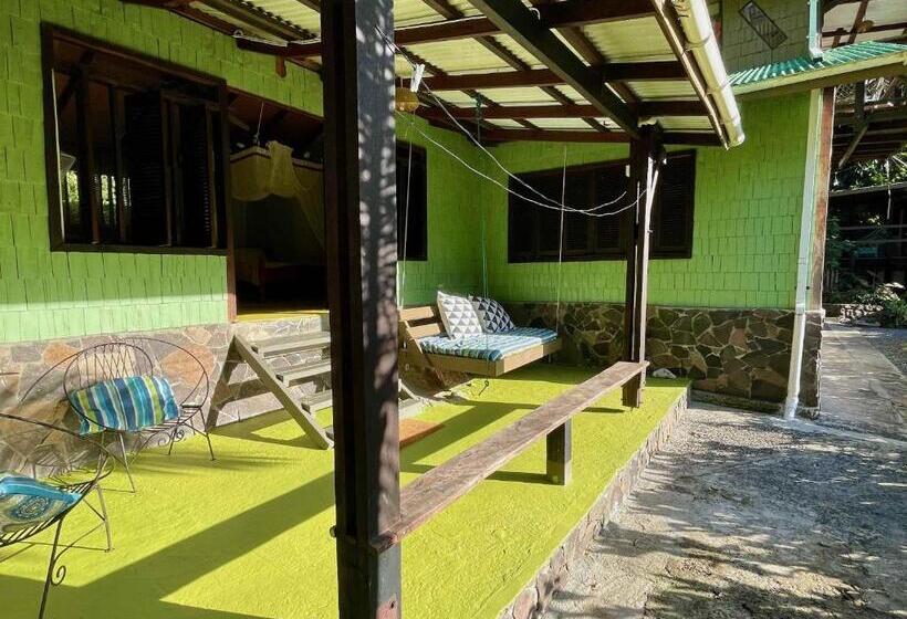 اتاق خانوادگی, Cocoa Cottage