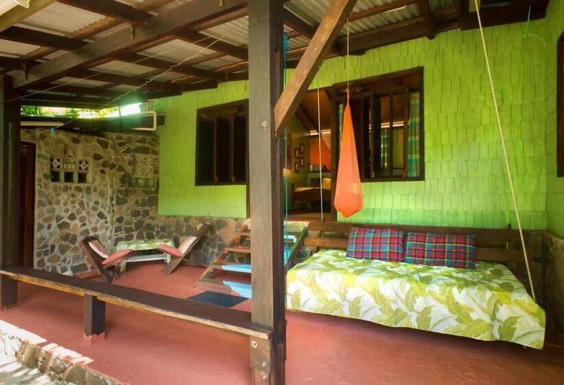 اتاق خانوادگی, Cocoa Cottage