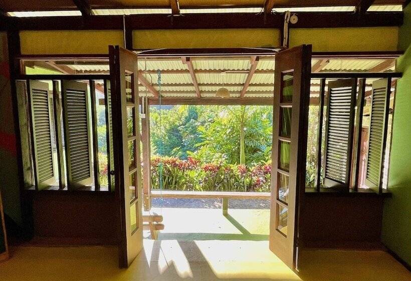 اتاق خانوادگی, Cocoa Cottage