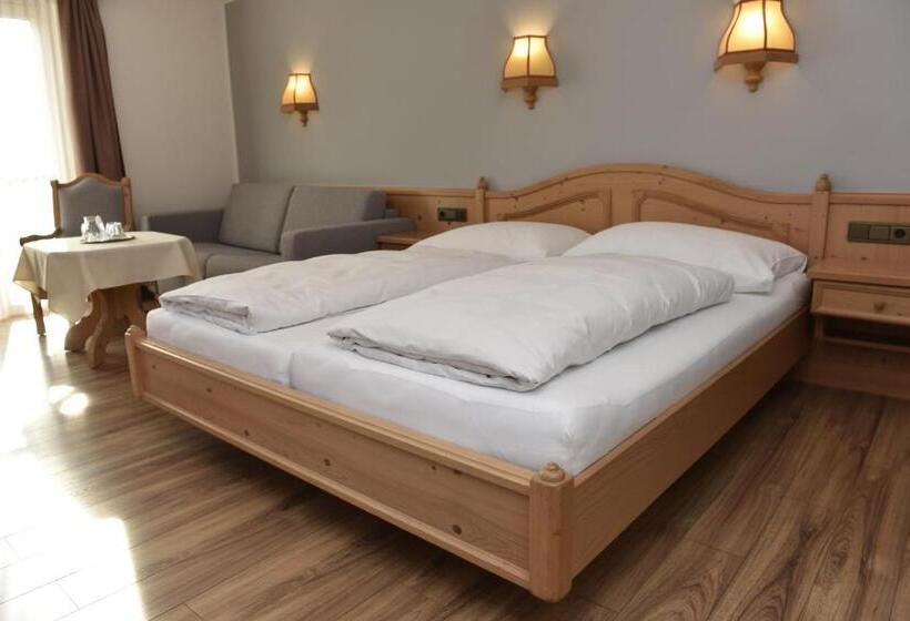 غرفة قياسية مزوَّدة بشُرفة, Gasthof Hotel Andlwirt