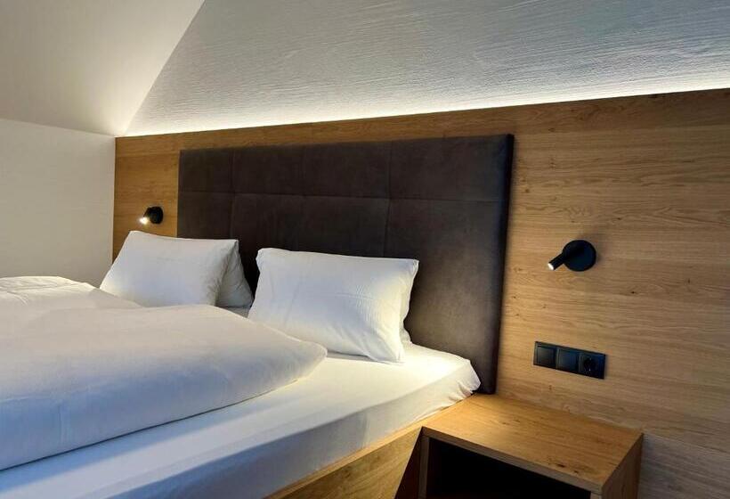 غرفة قياسية مزوَّدة بشُرفة, Gasthof Hotel Andlwirt