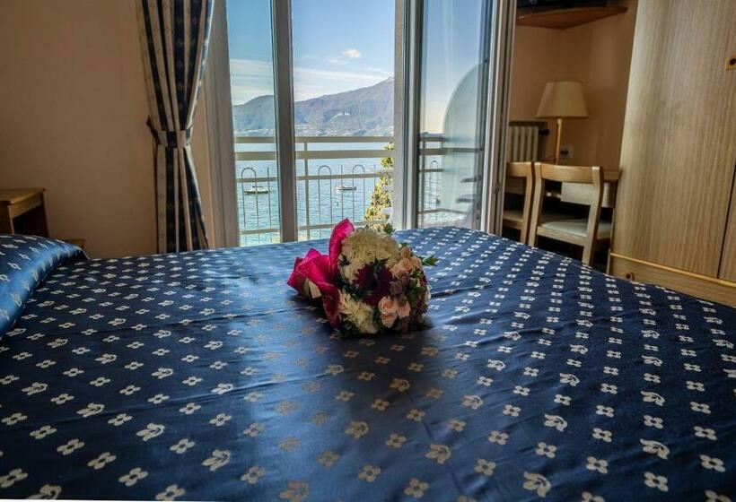 غرفة قياسية مطلّة علي البحيرة, Benacus Torri Del Benaco