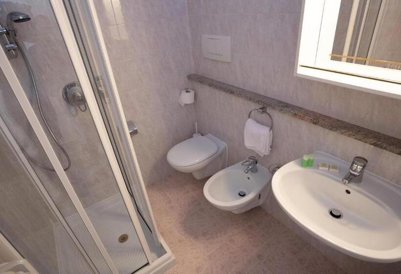 غرفة قياسية ثلاثية, Benacus Torri Del Benaco