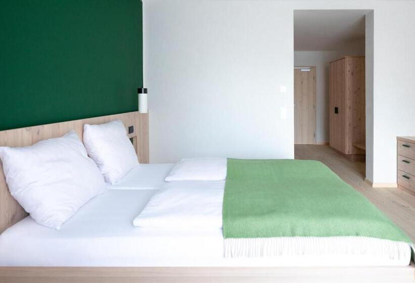 غرفة سوبيريور, Neusacherhof