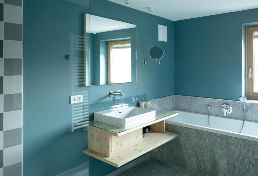 شقة 3 غرف, Neusacherhof