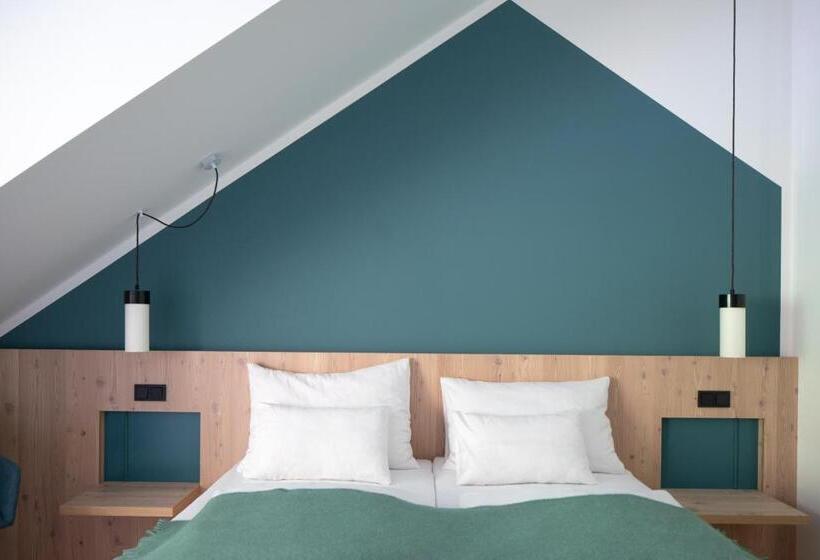 شقة 3 غرف, Neusacherhof