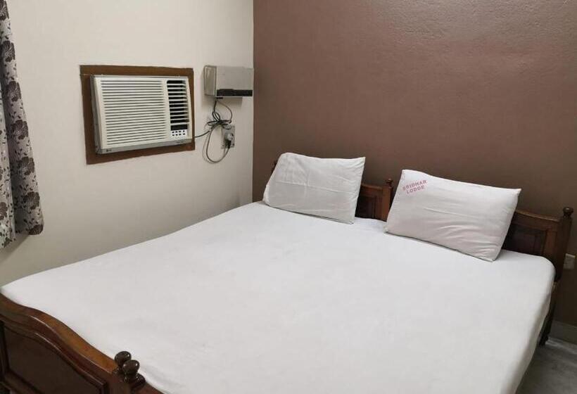 이코노미 룸, Sridhar Lodge