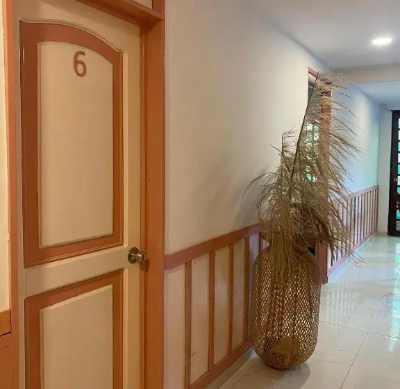 スタンダード４人部屋, Mahalo Hostel
