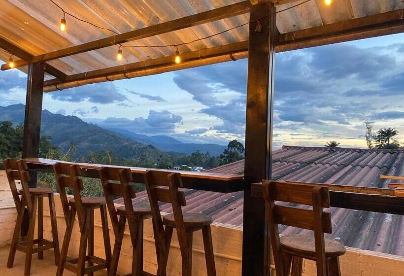 4인용 스탠다드 룸, Mahalo Hostel