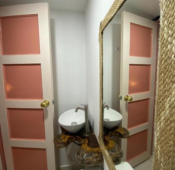 Standaard Vierpersoonskamer, Mahalo Hostel