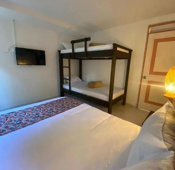 スタンダード４人部屋, Mahalo Hostel