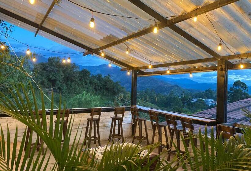 디럭스 스위트, Mahalo Hostel