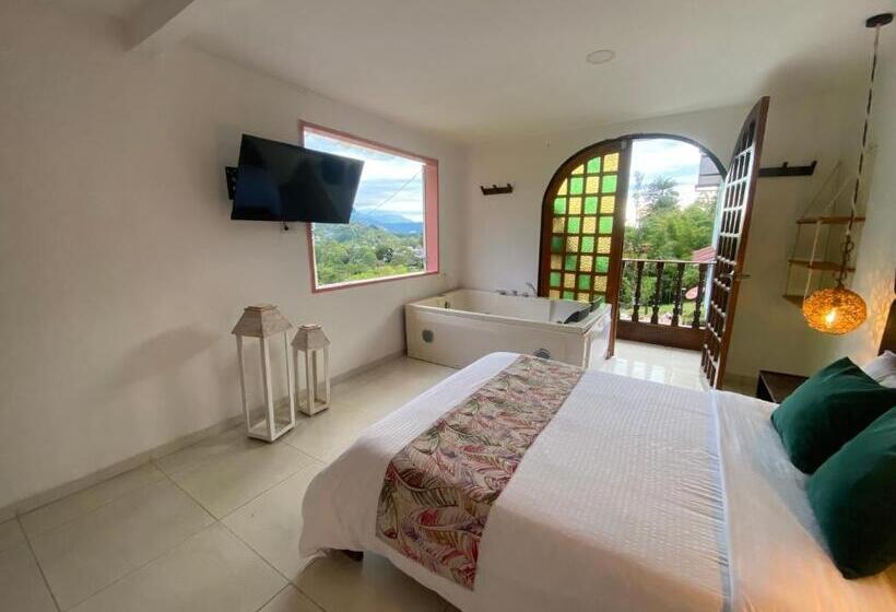 Deluxe Suite, Mahalo Hostel