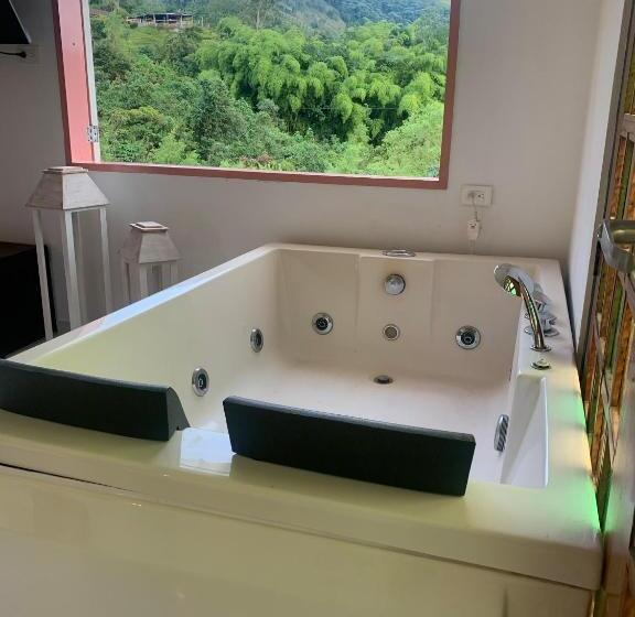 Deluxe Suite, Mahalo Hostel