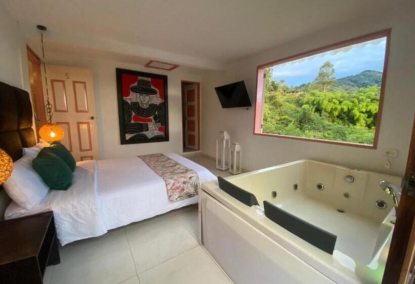 Deluxe Suite, Mahalo Hostel