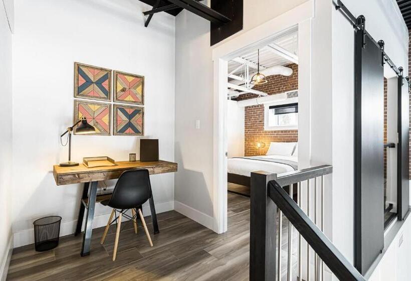 Люкс, Station 1 By Terra Hospitality