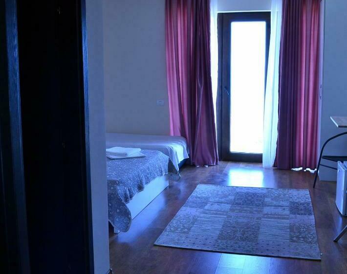 اتاق استاندارد, Sara