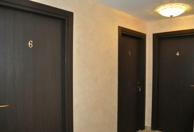 اتاق استاندارد, Sara