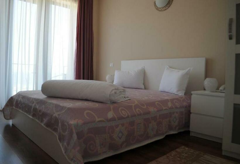 اتاق استاندارد, Sara