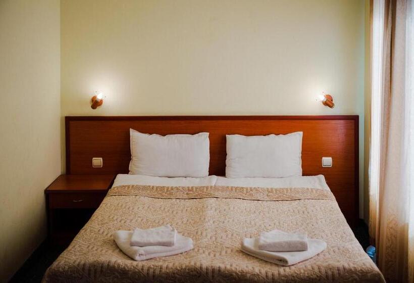 اتاق استاندارد با بالکن, Dionis