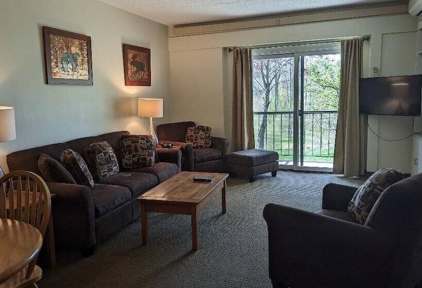 스탠다드 스튜디오, Rivergreen Resort