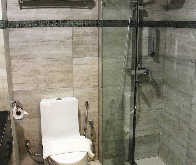 اتاق سوپریور با چشم‌انداز استخر, The Grand Beach Resort Port Dickson