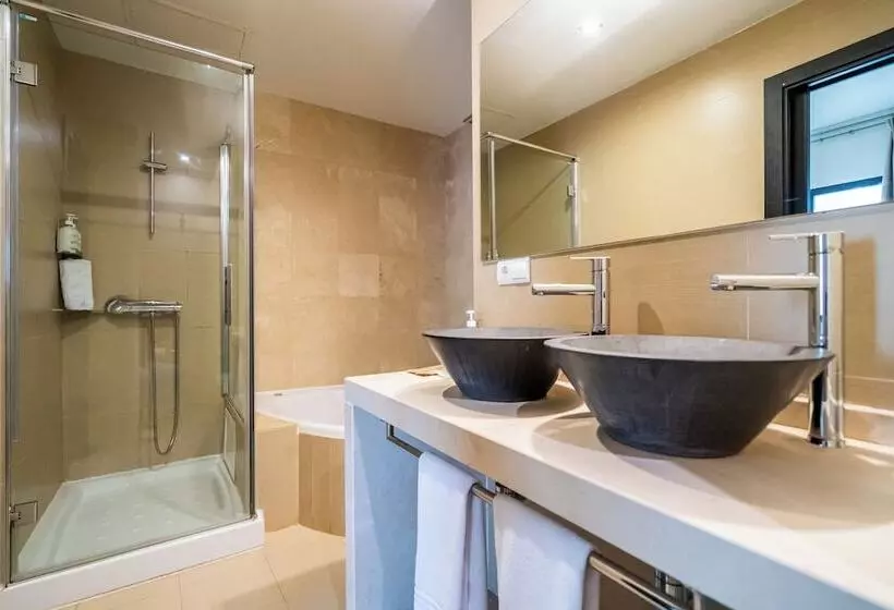 Junior Suite, Yit El Postigo