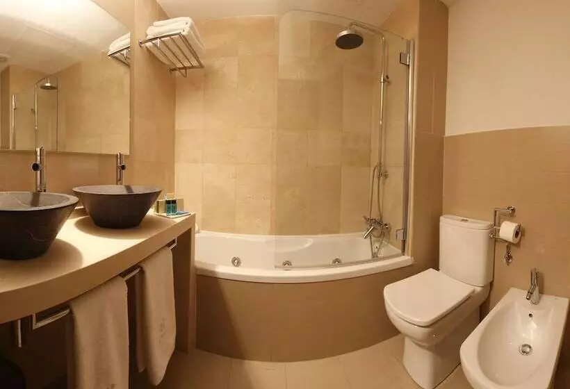 Junior Suite, Yit El Postigo