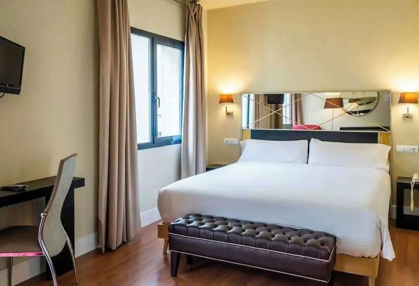 Junior Suite, Yit El Postigo
