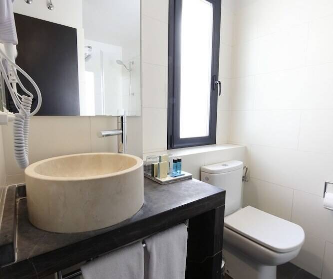 スタンダードルーム, Yit El Postigo