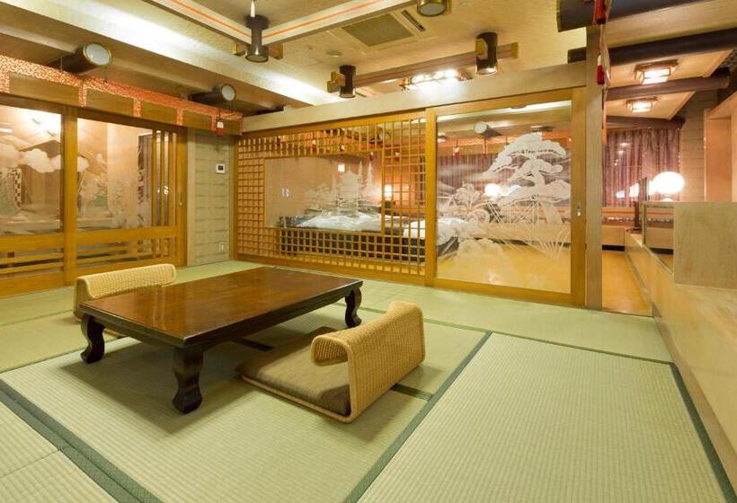 חדר אקונומי, Xenia Takinoyashiro