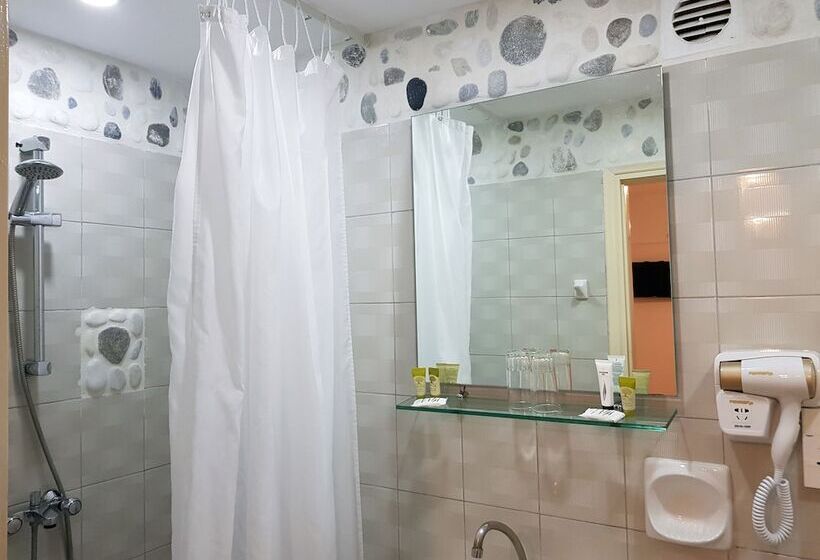 スタンダードスタジオ, Anema By The Sea Guesthouse